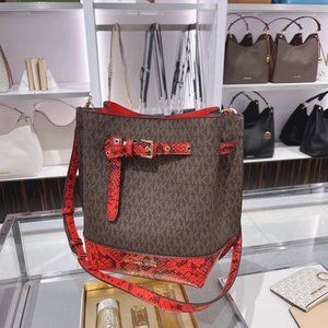 MK EMILIA LEATHER SMALL BUCKET BAG Brown DK Sgria